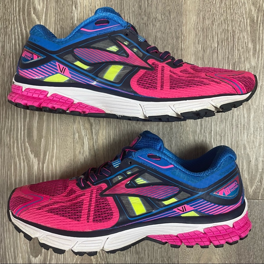 Brooks Ravenna 6 Women's Pink / Blue Running Shoes size 11 B